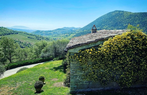 Montelovesco Cottage | Beautiful 16th Century Stone Cottages to Rent