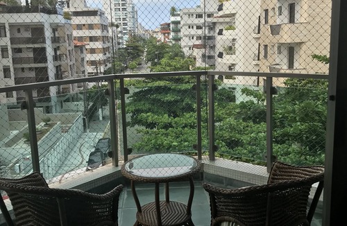 Jardim Tres Marias Apartment | Beautiful 180m2 apartment in Guarujá Enseada. 3 suites, 4 bedrooms, 3 min walk from the beach.