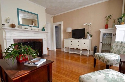 Beverly Apartment | Beautiful 1900 Victorian 1.5 blocks to ocean!!!!