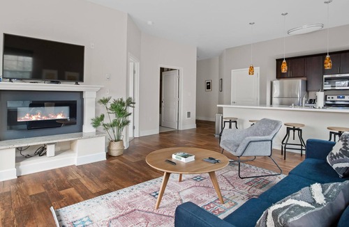 Town Center Apartment | Beautiful 1BR Apartment in Woodinville