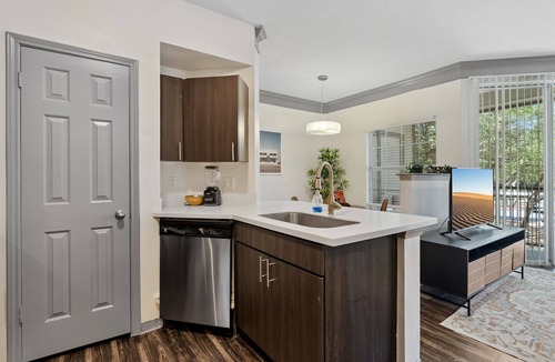 North Burnet Apartment | Beautiful 1BR Next to The Domain mm97