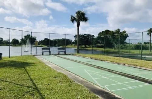 Okeechobee House | Beautiful 2/2 townhome across from world class Lake Okeechobee Bass fishing !