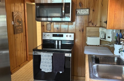 Eagle River House | Beautiful 2.5 Bedroom House on Cranberry Lake