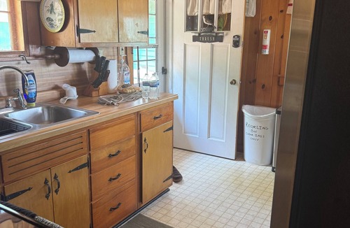 Eagle River House | Beautiful 2.5 Bedroom House on Cranberry Lake