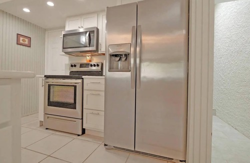 Teagues Bay Condo | Beautiful 2-bd condo w/views walking distance to beach in amazing Christiansted