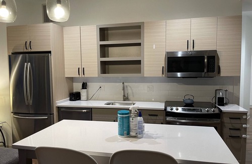Jamaica Hills - Pond Apartment | Beautiful 2 bed APT