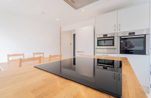 Hythe House | Beautiful 2 bedroom full-furnished semi-detached house with parking