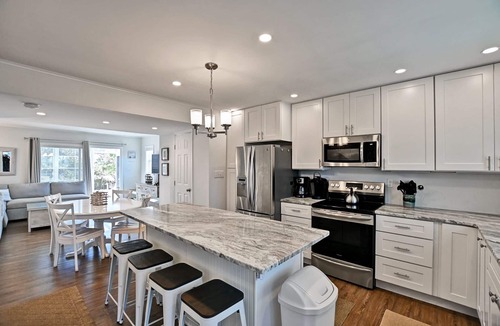 South Bethany House | Beautiful 2 bed Townhouse in Bayshore Breeze! Close to State Park Beaches! Dock, Beach Town, Restaurants and More!