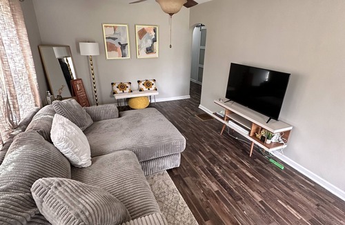 Speedway House | Beautiful 2 Bedroom 3 Bathroom Walking Distance To Indianapolis Motor Speedway
