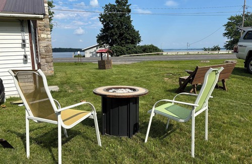 Champlain Cottage | Beautiful 2-bedroom cottage on lake champlain welcomes you