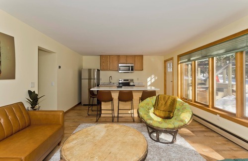 Amherst Cottage | Beautiful 2-bedroom cottage on Robert Frost Trail
