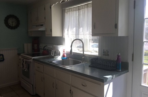 Sandwich Cottage | Beautiful 2 Bedroom Cottage Just Short Stroll To Town Neck Beach