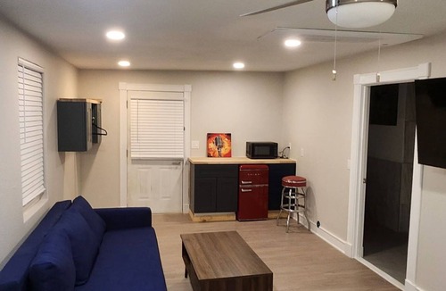 Park View Estates House | Beautiful 2-bedroom house with AC in welcoming Glendale