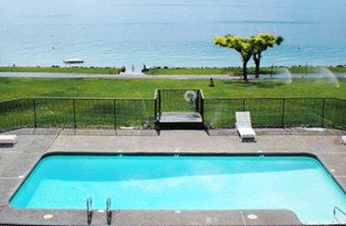 Chelan Apartment | Beautiful 2 bedroom unit at resort, sleeps 6