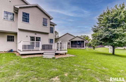 Springfield Condo | Beautiful 2 Bedroom, 2 Bath with Office Space on Springfield's west end