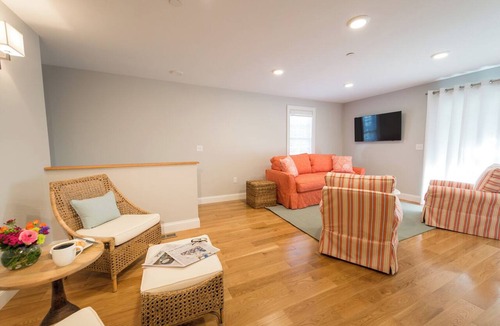 Fifth Ward Condo | Beautiful 2 Bedroom Within Walking Distance of Newport's Finest!
