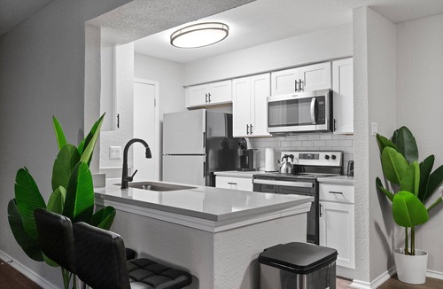 University Hills and Windsor Park Apartment | Beautiful 2BD/1BA in University Hills rwof