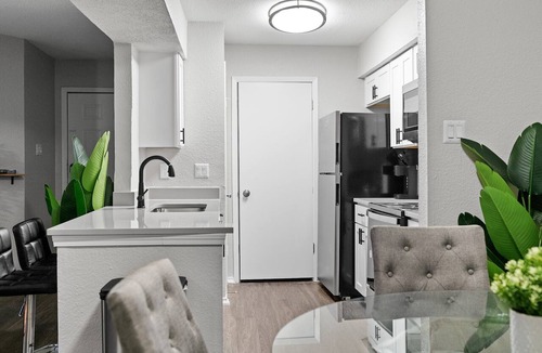 University Hills and Windsor Park Apartment | Beautiful 2BD/2BA in University Hills jljx