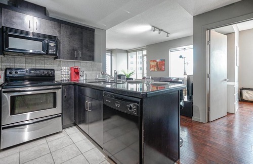 Victoria Park House | Beautiful 2bd Condo Patio Gym Parking location