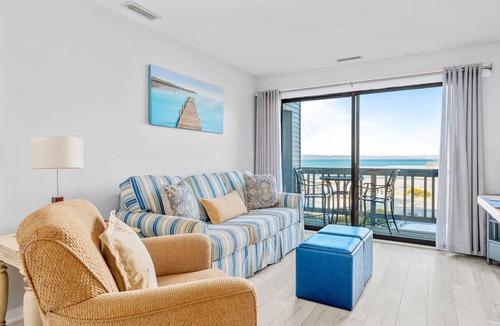 Acme Condo | 🏖️ Beautiful 2BDR Lake View Getaway @ The Shores ➠ 5579