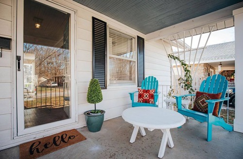 Rountree House | Beautiful 2BR, 2B Bungalow in Desirable Neighborhood! Perfect for Traveling Prof