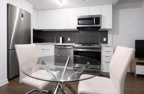 Shaughnessy Village Apartment | Beautiful 2br appartment in downtown Montreal with free underground parking