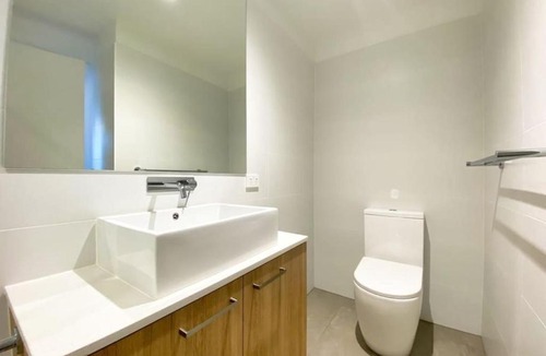 Adelaide Central Business District Apartment | Beautiful 2BR Apt at Adelaide CBD with Pool-Gym-BBQ