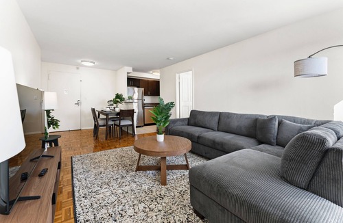 North Brookline Apartment | Beautiful 2BR Next to BU 11z0