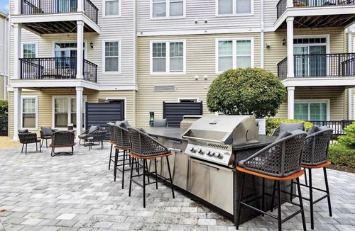 West Hempstead Apartment | Beautiful 2Br steps from LIRR