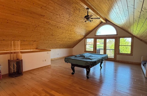 Eminence House | Beautiful 3 bed, 3.5 bath at Cedar Stone in Eminence MO. Sleeps up to 16 guests.