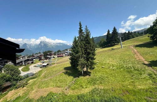 Les Esserts Apartment | Beautiful 3-bed apartment, ski-in with wifi
