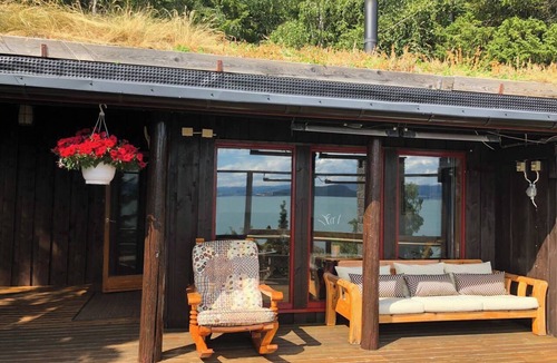 Levanger Cottage | Beautiful 3 Bed Cottage in Ytteroy, With Seaview