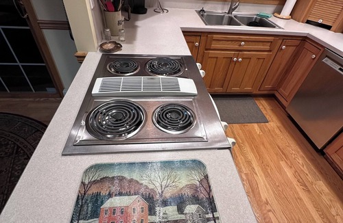 State College House | Beautiful 3-bedroom farmhouse with AC in charming State College