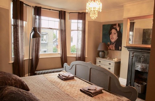 Askew Apartment | Beautiful 3 Bedroom apartment, West London