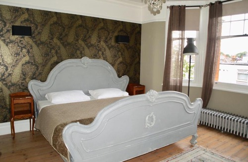 Askew Apartment | Beautiful 3 Bedroom apartment, West London