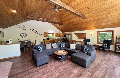 Jackson House | Beautiful 3 Bedroom Ski Home, close to Ski Areas/walking distance to Storyland!