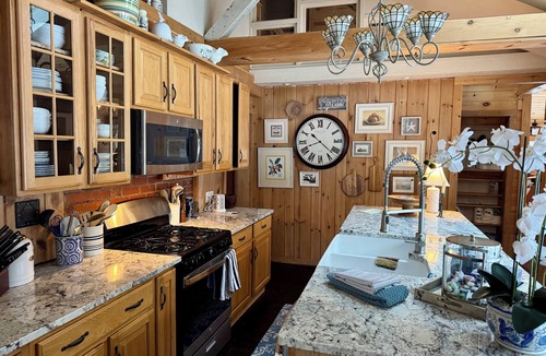 Eagle River Cottage | Beautiful 3-bedroom lake cottage outside Eagle Riverperfect for cozy getaways