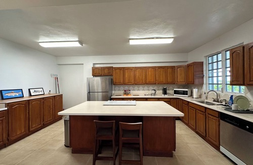 Rosendal House | Beautiful 3-bedroom Villa/Ocean views, Free parking, Wi-Fi, AC and Generator
