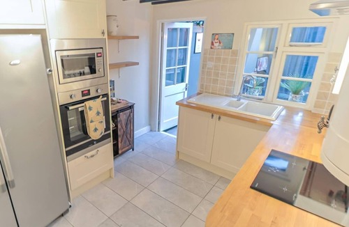 Burnham-on-Crouch Cottage | Beautiful 3-Bed Cottage in Burnham-on-Crouch