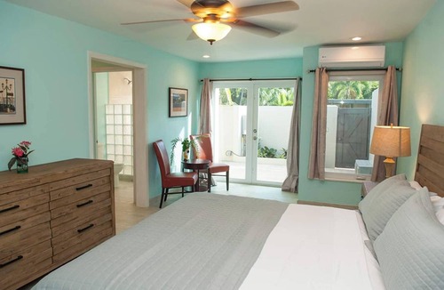 Frydendal Villa | Beautiful 3BR/4BA villa footsteps from beach