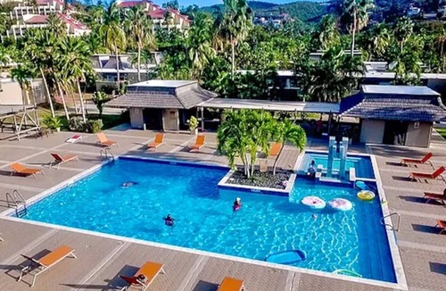 Frydendal Villa | Beautiful 3BR/4BA villa footsteps from beach