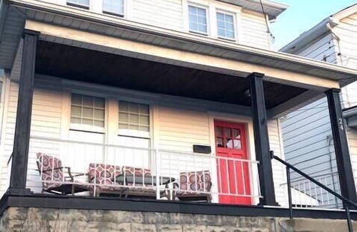 Homestead House | Beautiful 3BR Home with Cozy Front & Back Porches!