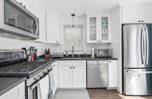 Newport East House | Beautiful 3BR updated home near Newport