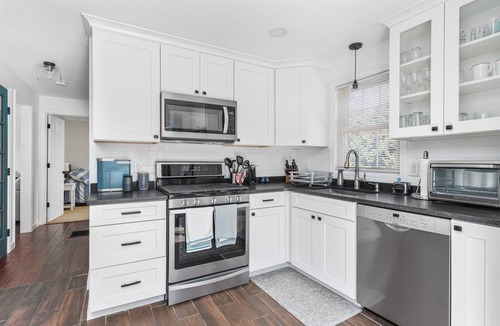 Newport East House | Beautiful 3BR updated home near Newport