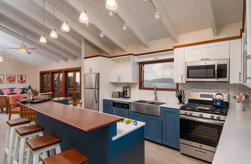 West End Villa | Beautiful 4 bed villa, overlooking the surf of Apple Bay with large pool, A/C