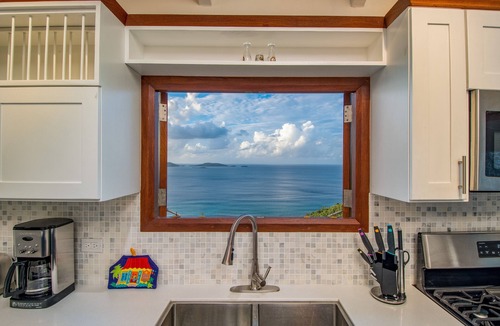 West End Villa | Beautiful 4 bed villa, overlooking the surf of Apple Bay with large pool, A/C