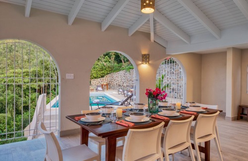 West End Villa | Beautiful 4 bed villa, overlooking the surf of Apple Bay with large pool, A/C