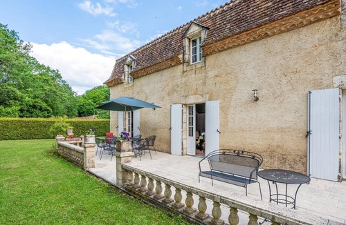 Bourdeilles Villa | Beautiful 4 Bedroom Villa with Private Pool and Starlink WIFI