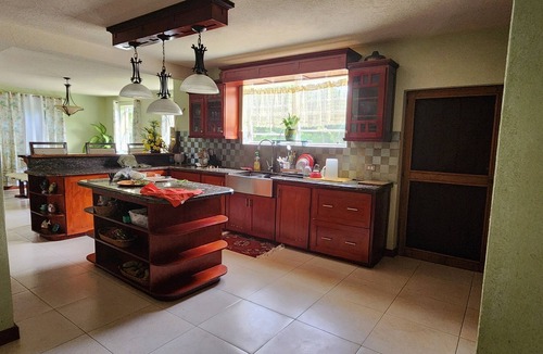 Maynards House | Beautiful 4-bedroom house in Maynards with WiFi in close proximity to 2 marinas