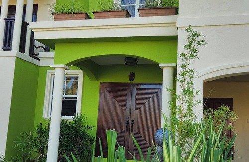 Maynards House | Beautiful 4-bedroom house in Maynards with WiFi in close proximity to 2 marinas